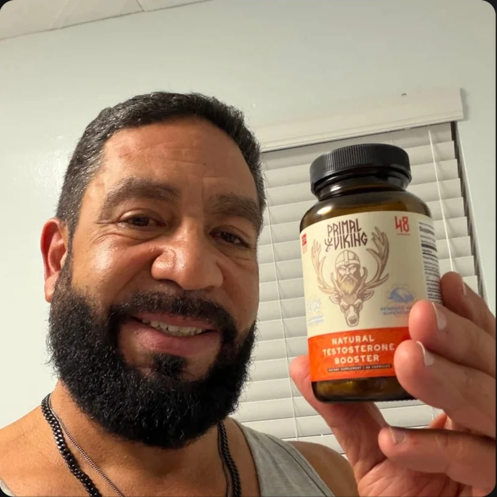 Chris R. con su frasco